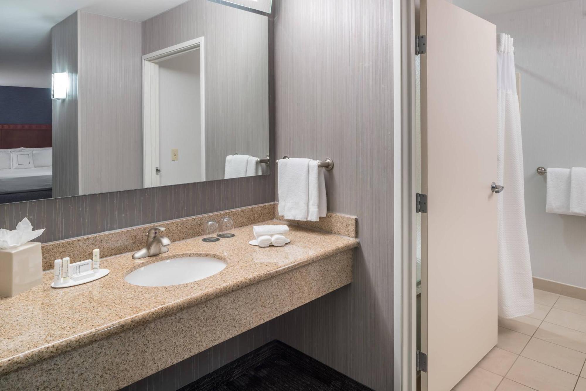 Courtyard By Marriott West Orange Hotel Екстериор снимка
