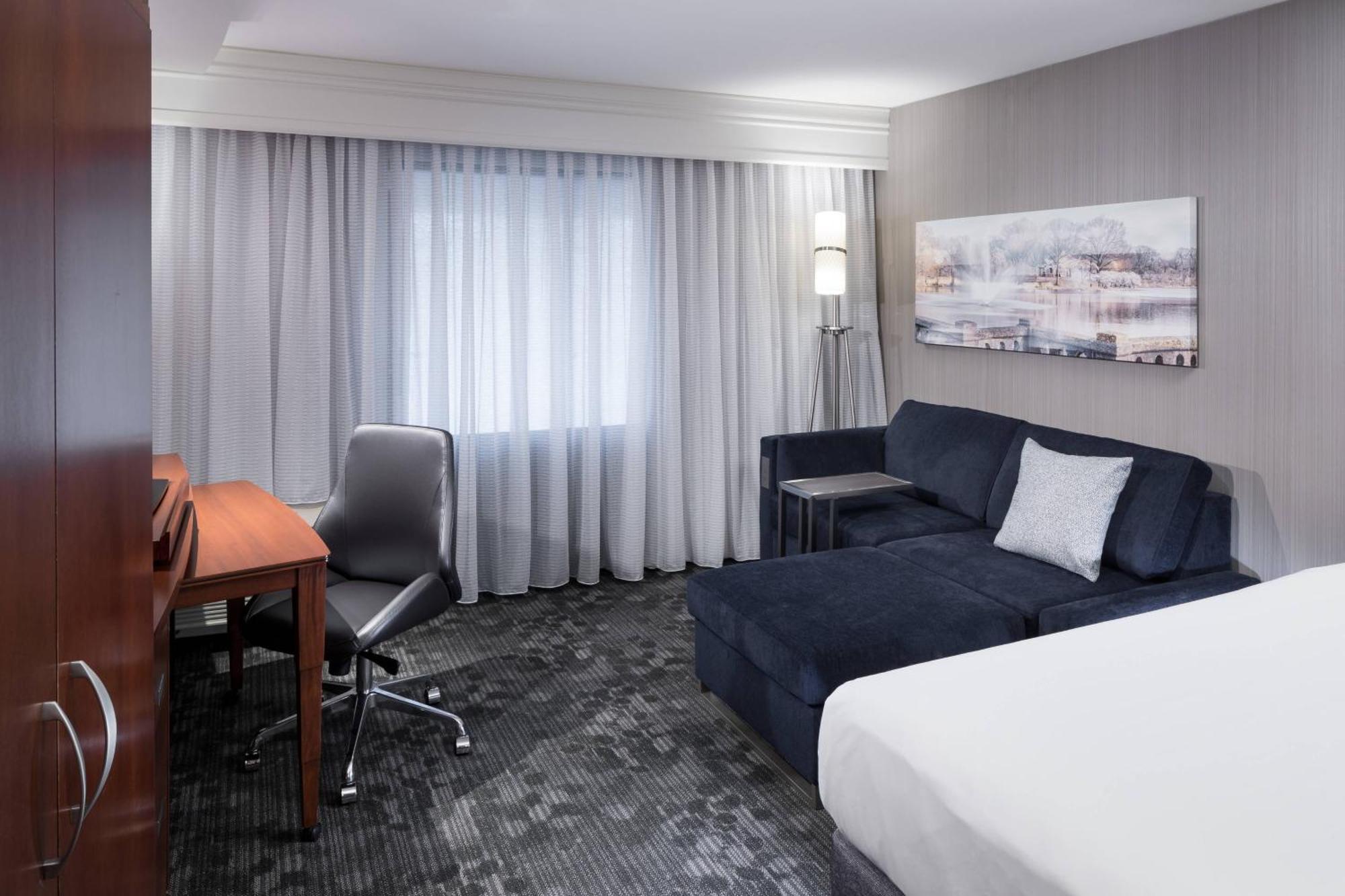 Courtyard By Marriott West Orange Hotel Екстериор снимка